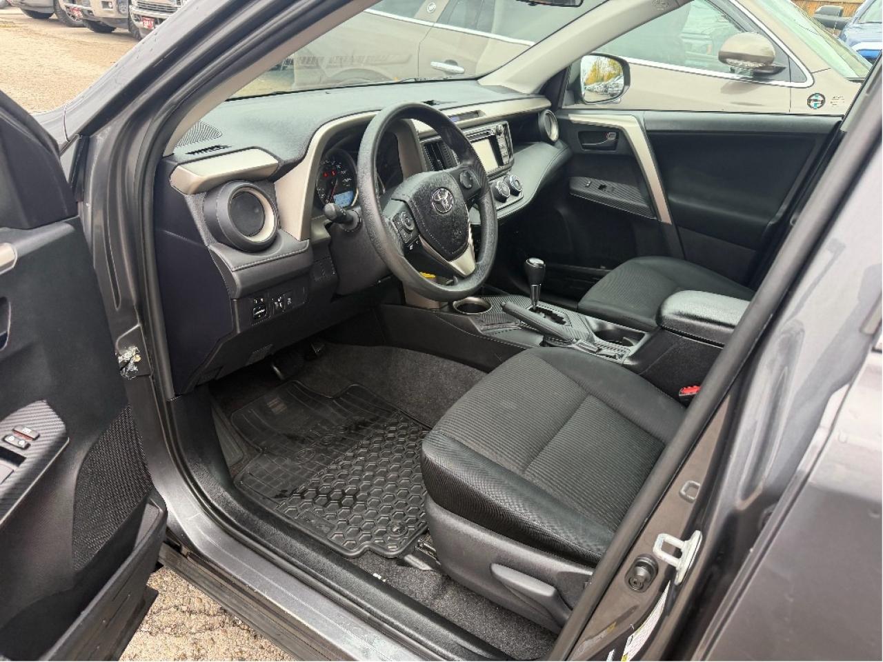 2015 Toyota RAV4 LE Photo