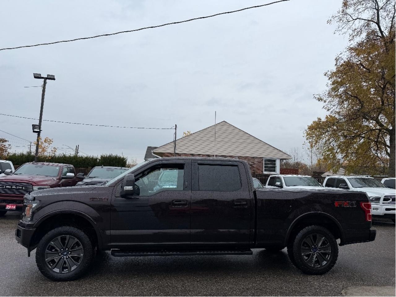 2018 Ford F-150 FX4 Sport, V8, Pano Roof, Very Well Maintained !! Photo3