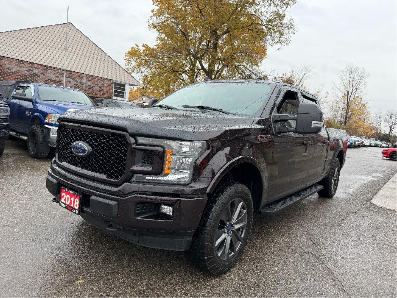 2018 Ford F-150 FX4 Sport, V8, Pano Roof, Very Well Maintained !! Photo