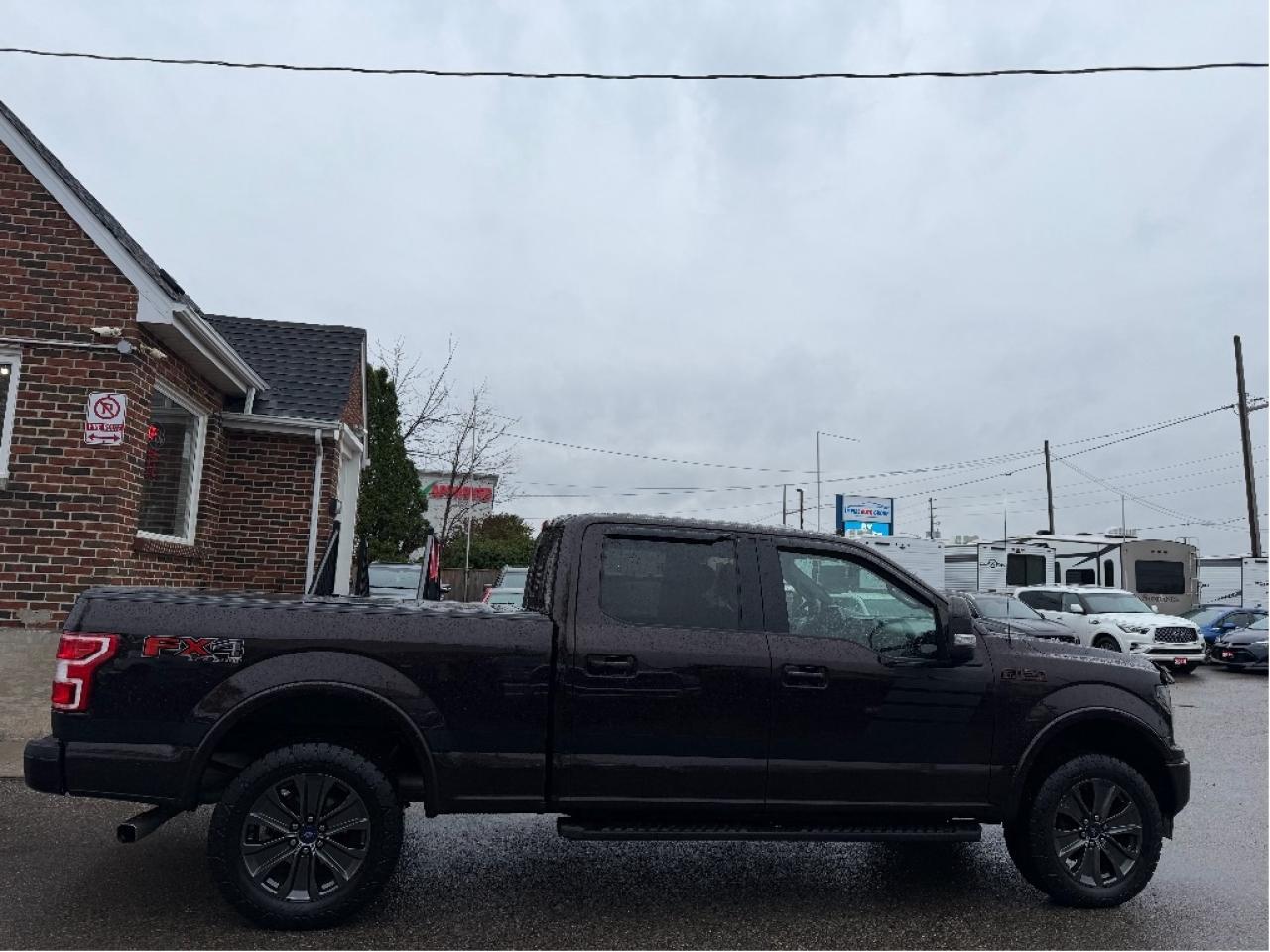 2018 Ford F-150 FX4 Sport, V8, Pano Roof, Very Well Maintained !! Photo
