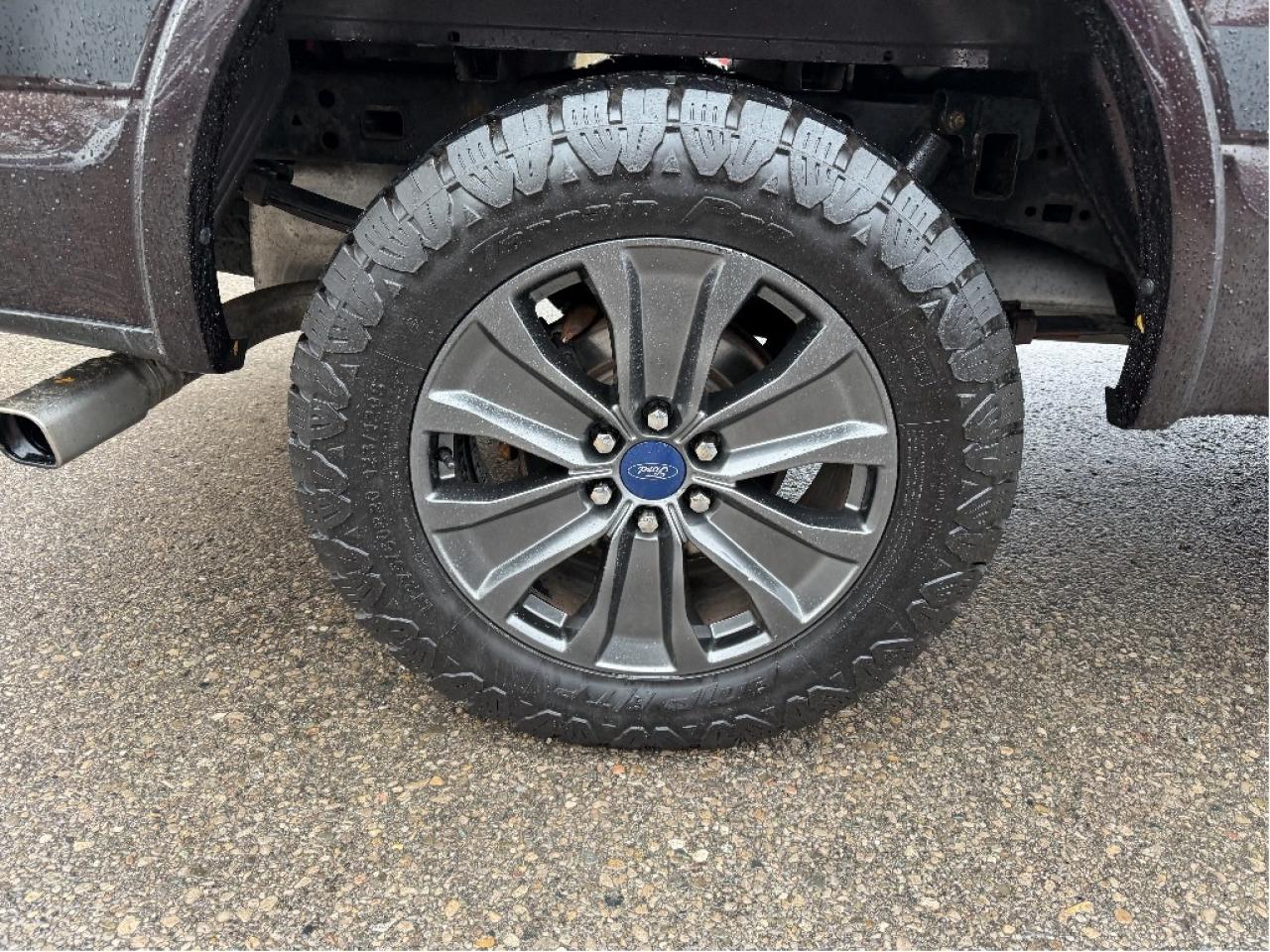 2018 Ford F-150 FX4 Sport, V8, Pano Roof, Very Well Maintained !! Photo