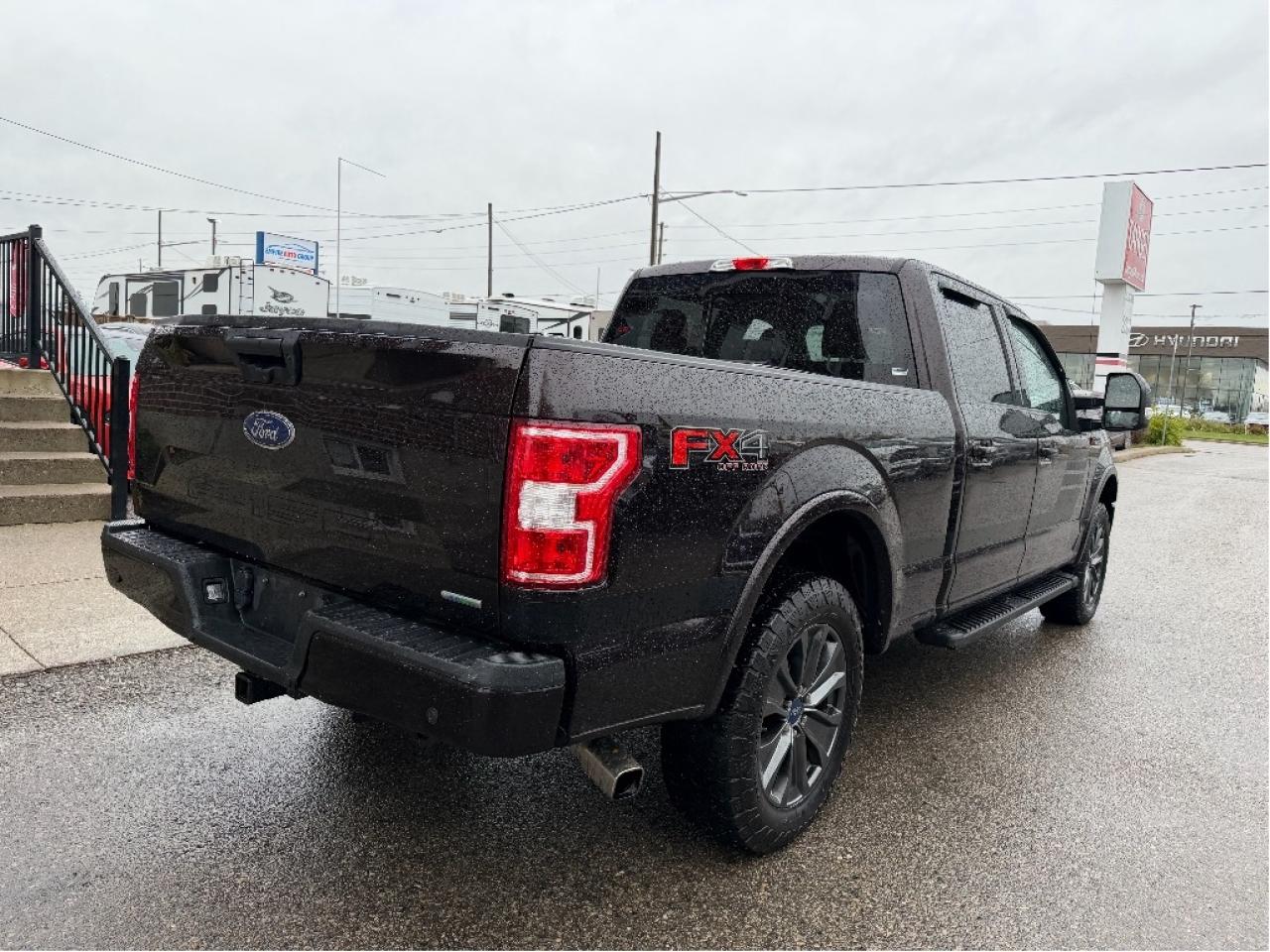 2018 Ford F-150 FX4 Sport, V8, Pano Roof, Very Well Maintained !! Photo