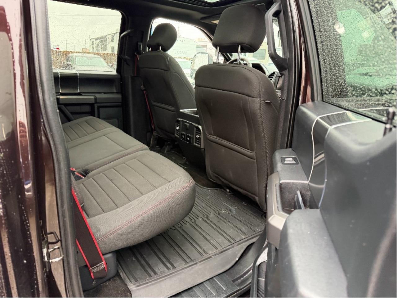 2018 Ford F-150 FX4 Sport, V8, Pano Roof, Very Well Maintained !! Photo