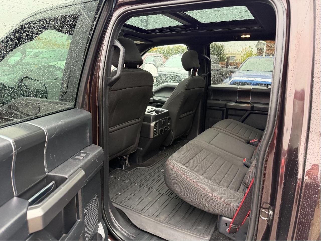 2018 Ford F-150 FX4 Sport, V8, Pano Roof, Very Well Maintained !! Photo