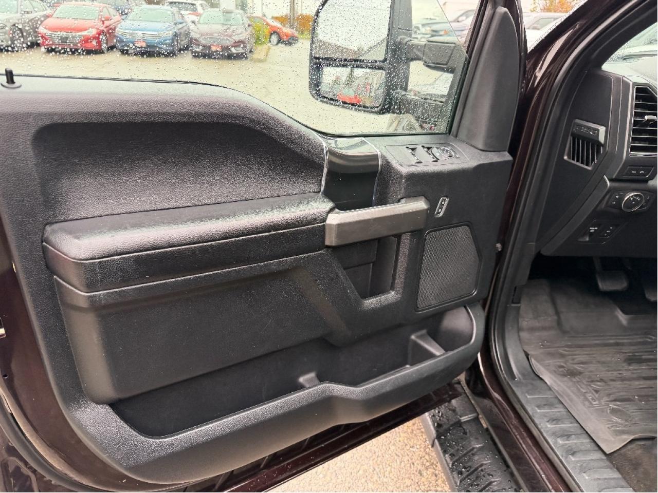 2018 Ford F-150 FX4 Sport, V8, Pano Roof, Very Well Maintained !! Photo