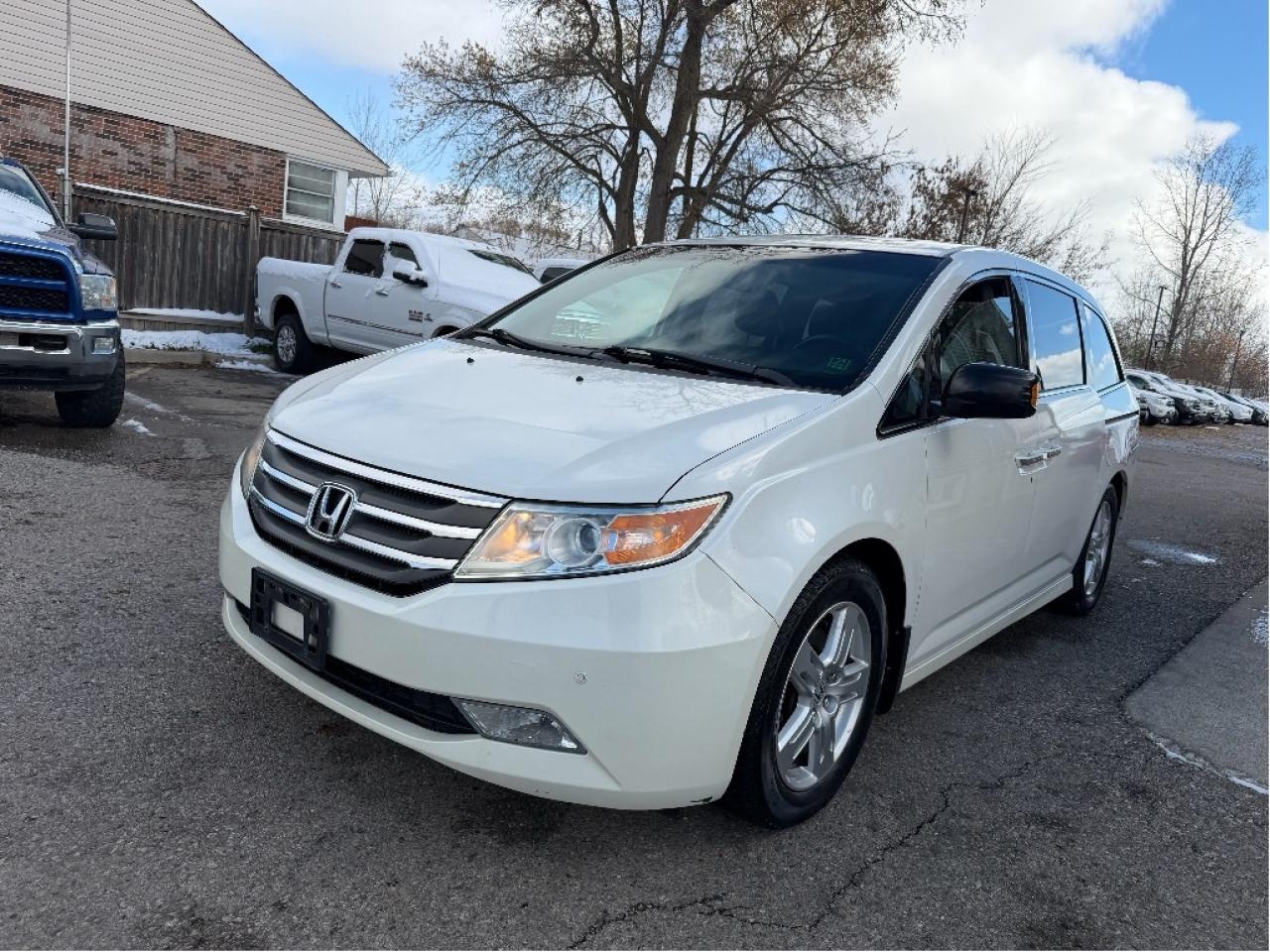 2012 Honda Odyssey Touring Photo2
