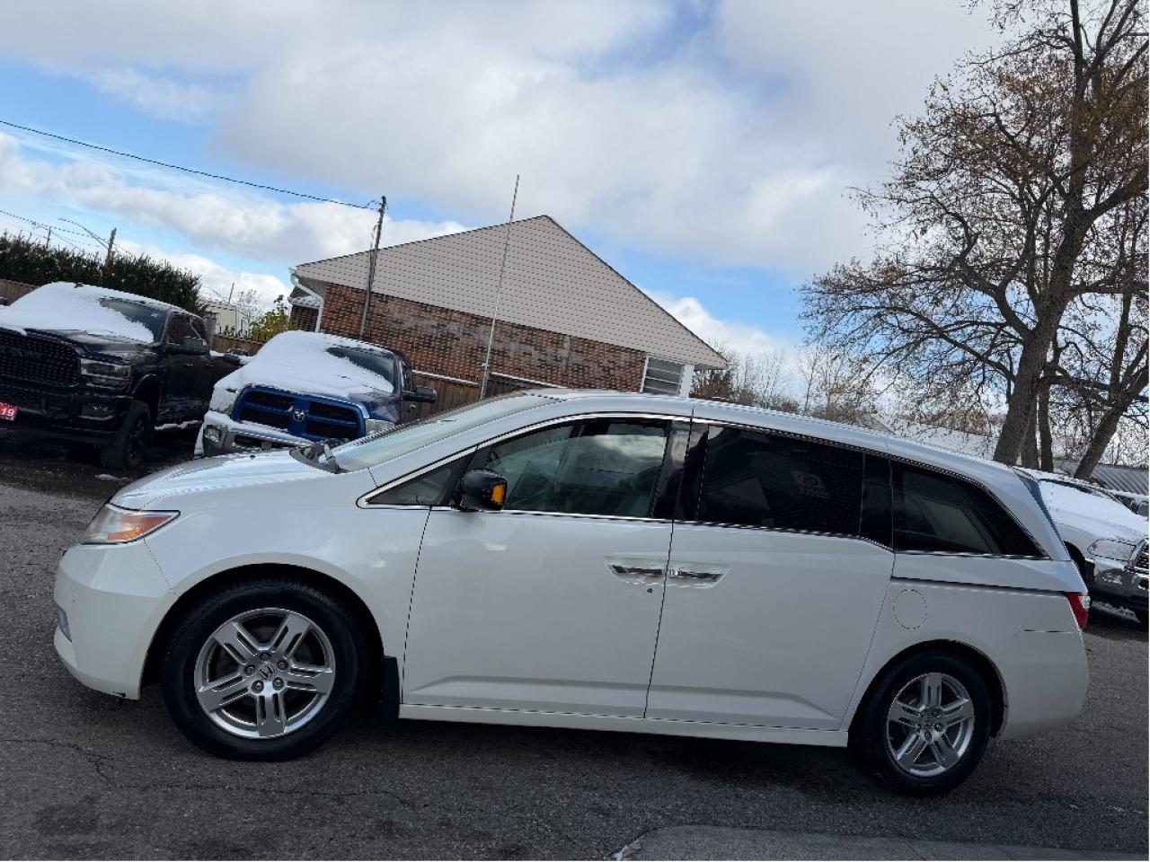 2012 Honda Odyssey Touring Photo3