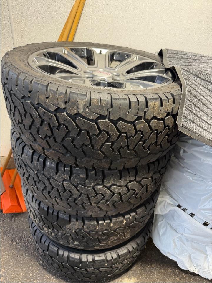 2017 GMC Sierra 1500 Denali, Orginal Alloy Rims Incl, Drives Great !! Photo