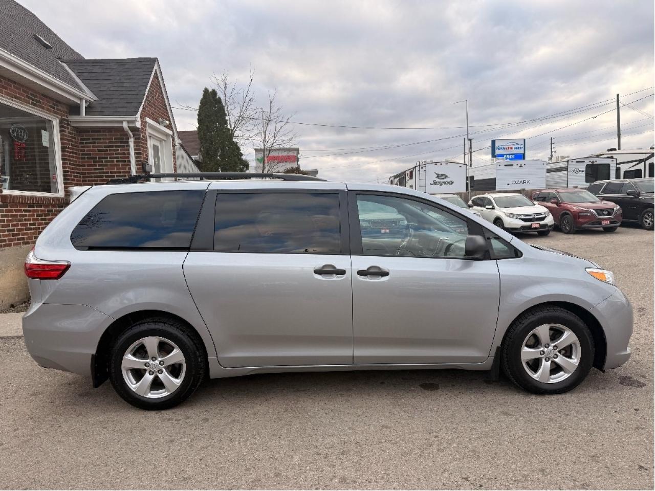 2015 Toyota Sienna No Accidents, Very Well Maintained Photo