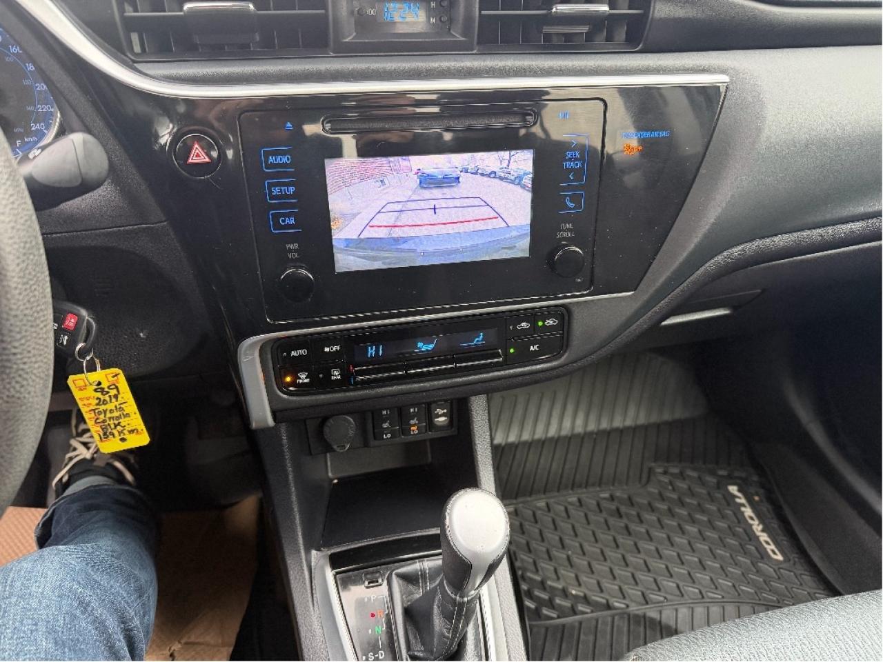 2019 Toyota Corolla LE Photo