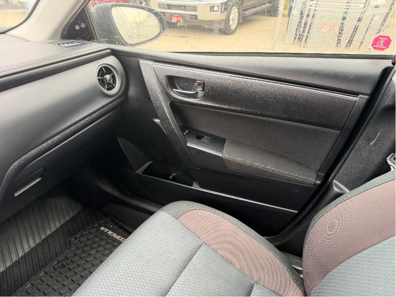 2019 Toyota Corolla LE Photo