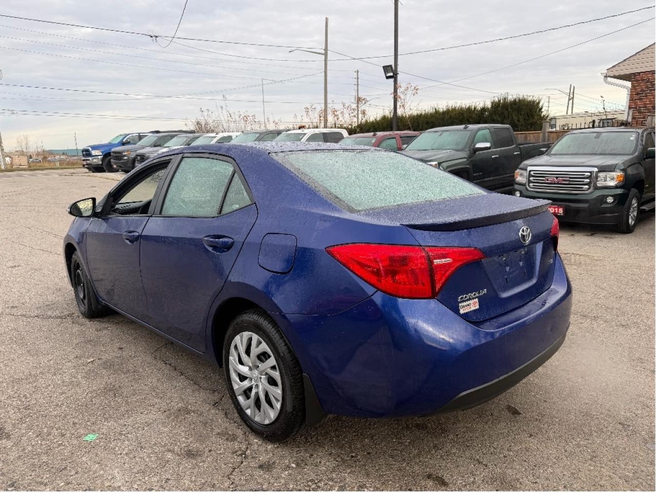 2017 Toyota Corolla LE Photo4