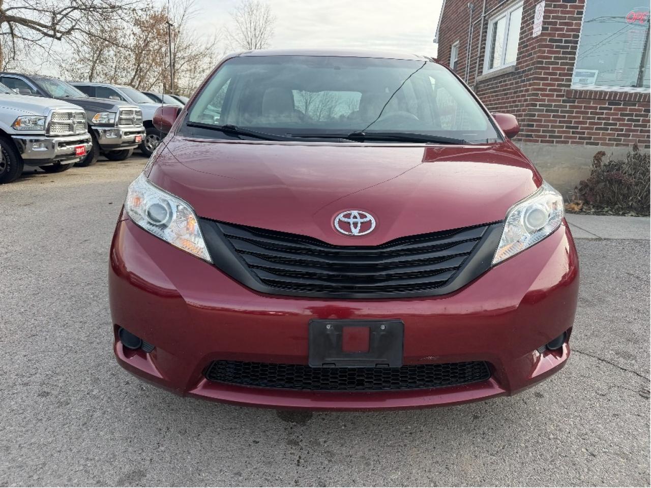 2011 Toyota Sienna  Photo