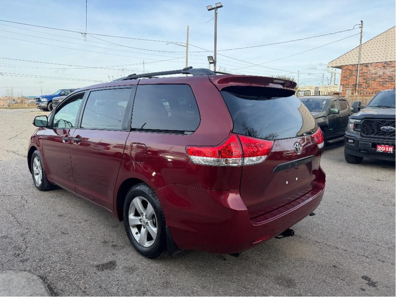 2011 Toyota Sienna  Photo4
