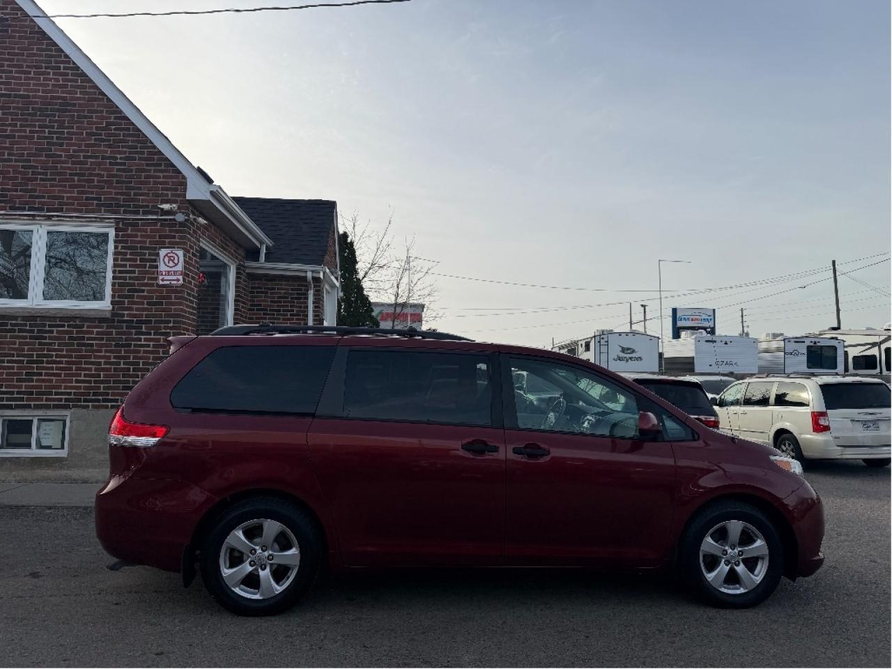 2011 Toyota Sienna  Photo