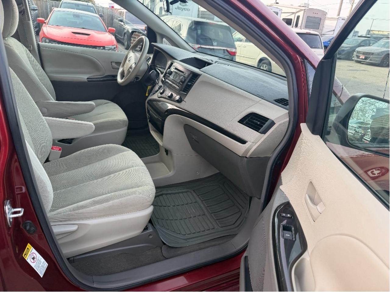 2011 Toyota Sienna  Photo