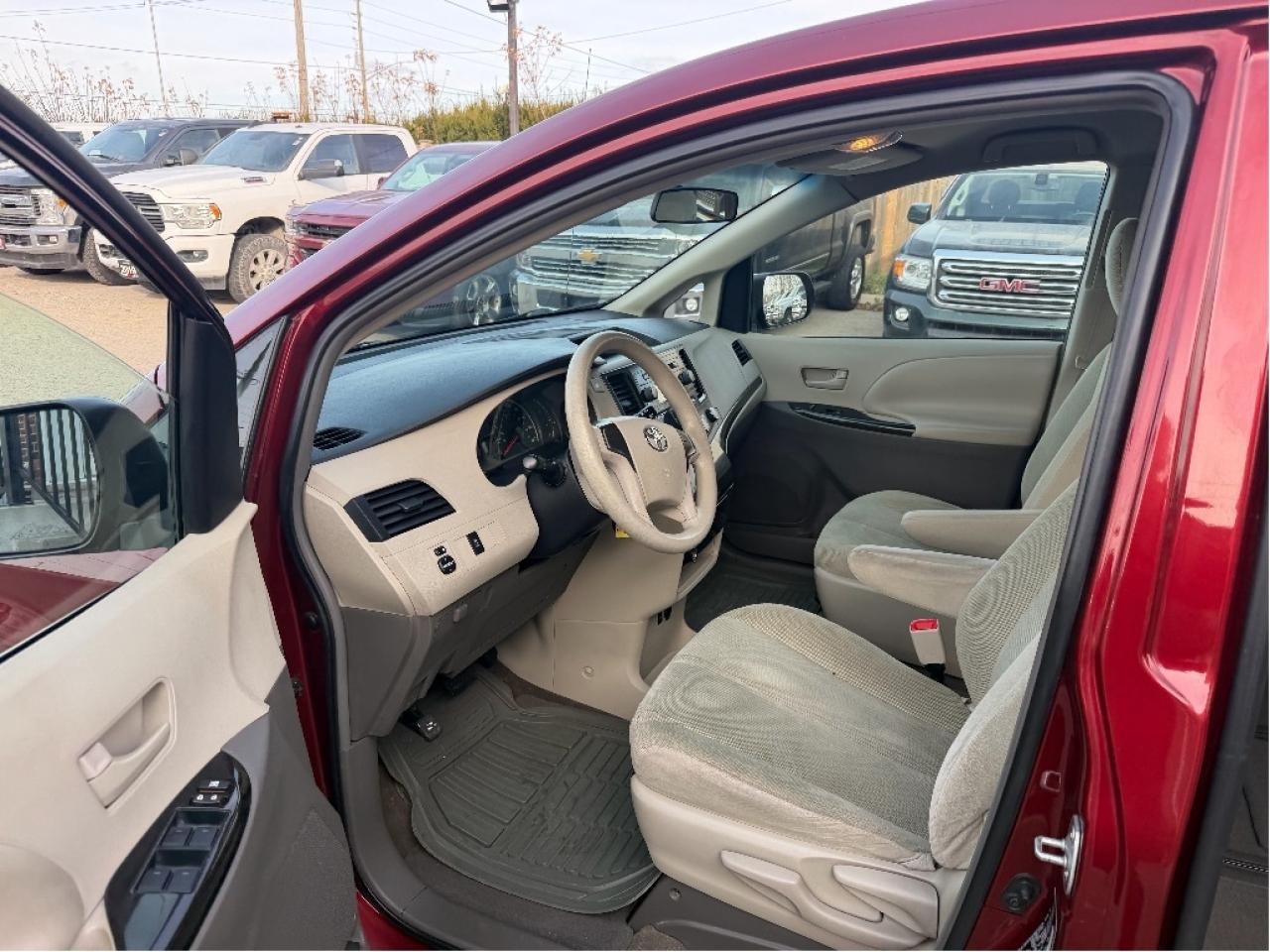 2011 Toyota Sienna  Photo