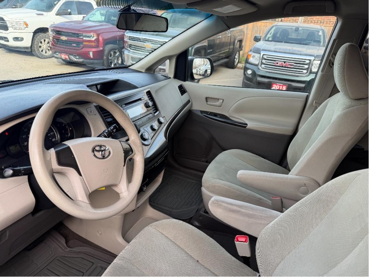 2011 Toyota Sienna  Photo