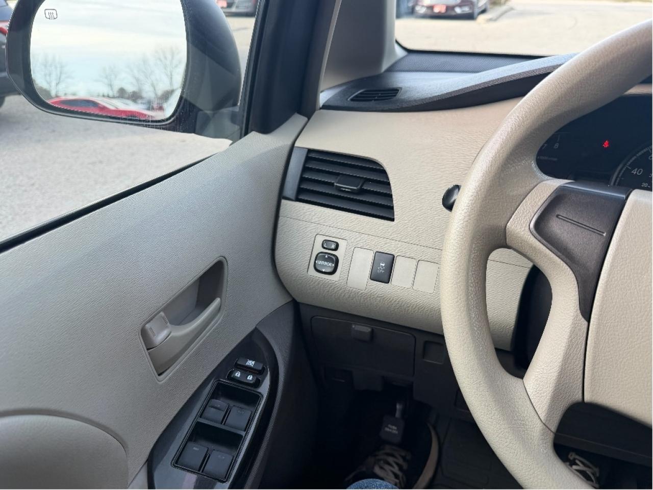 2011 Toyota Sienna  Photo