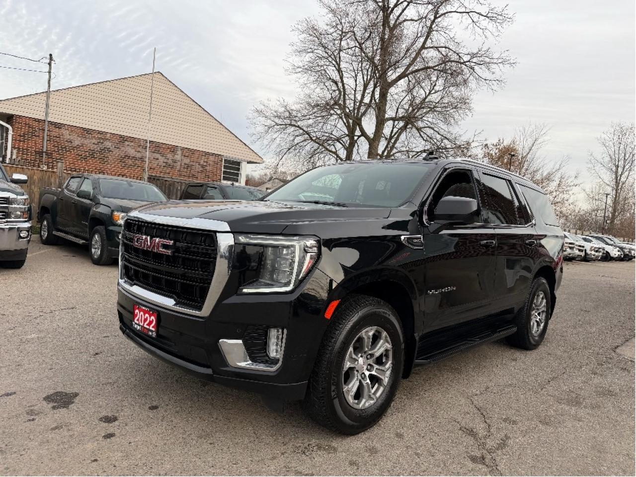 2022 GMC Yukon SLE Photo2