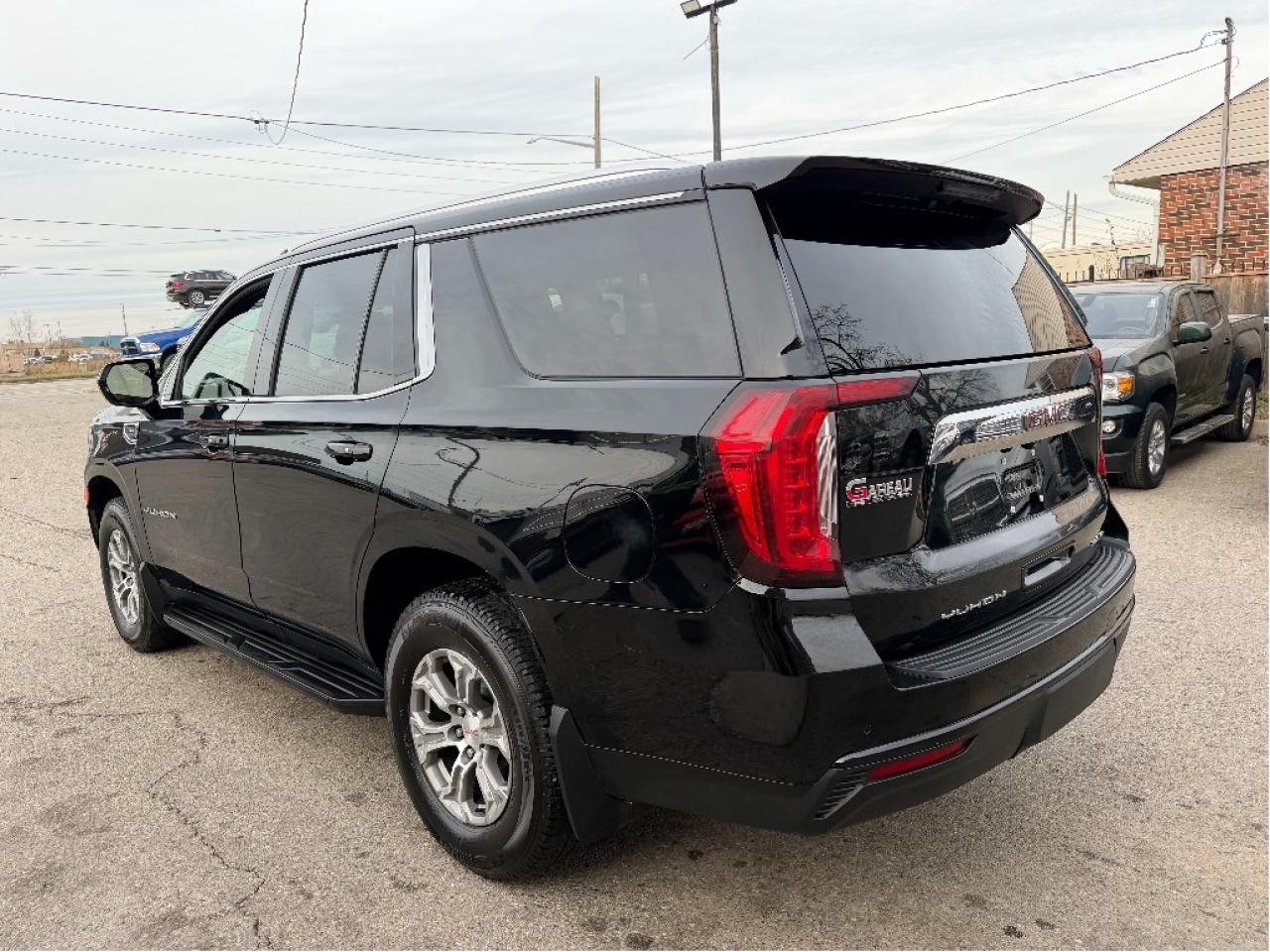 2022 GMC Yukon SLE Photo