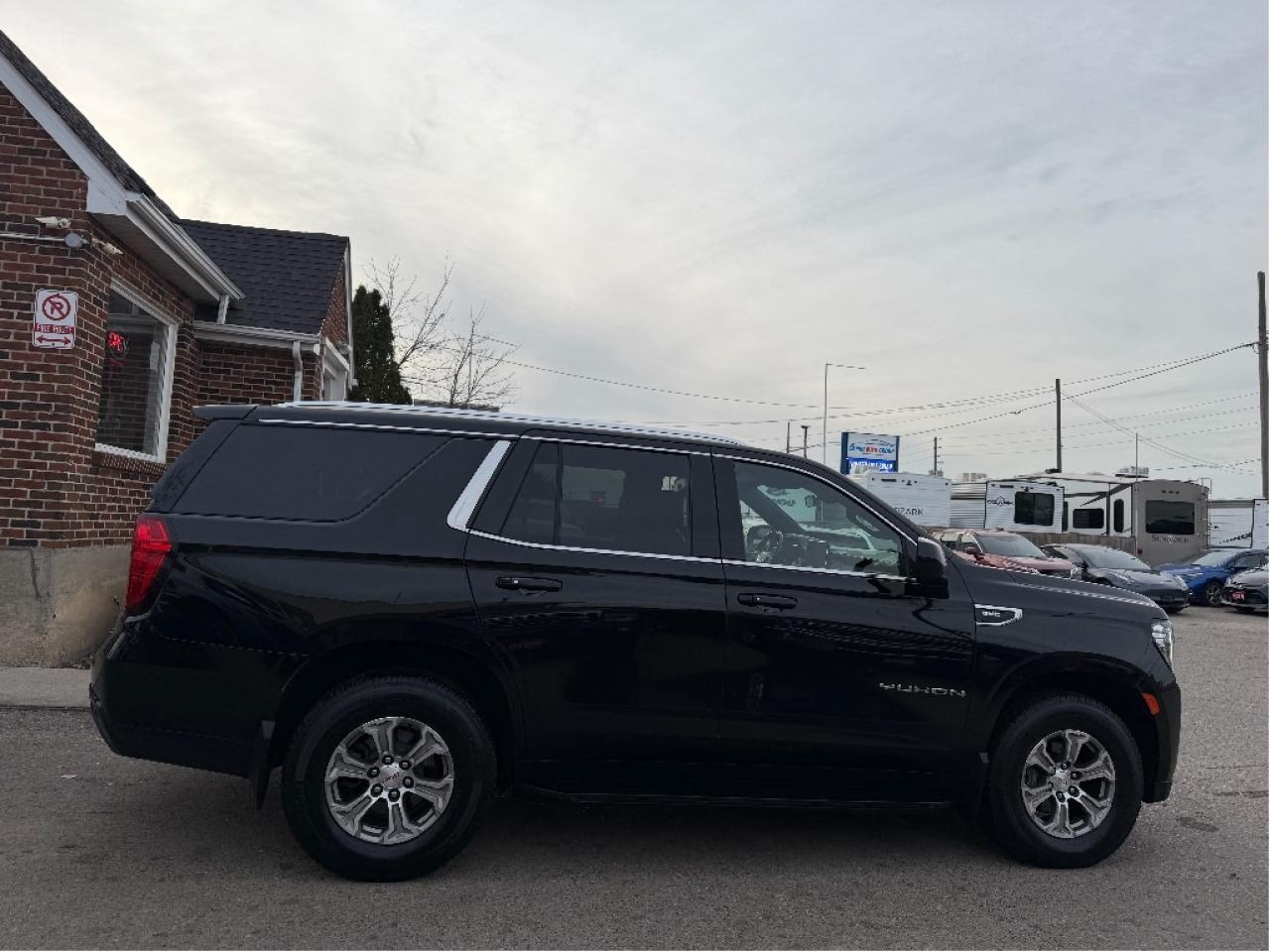 2022 GMC Yukon SLE Photo