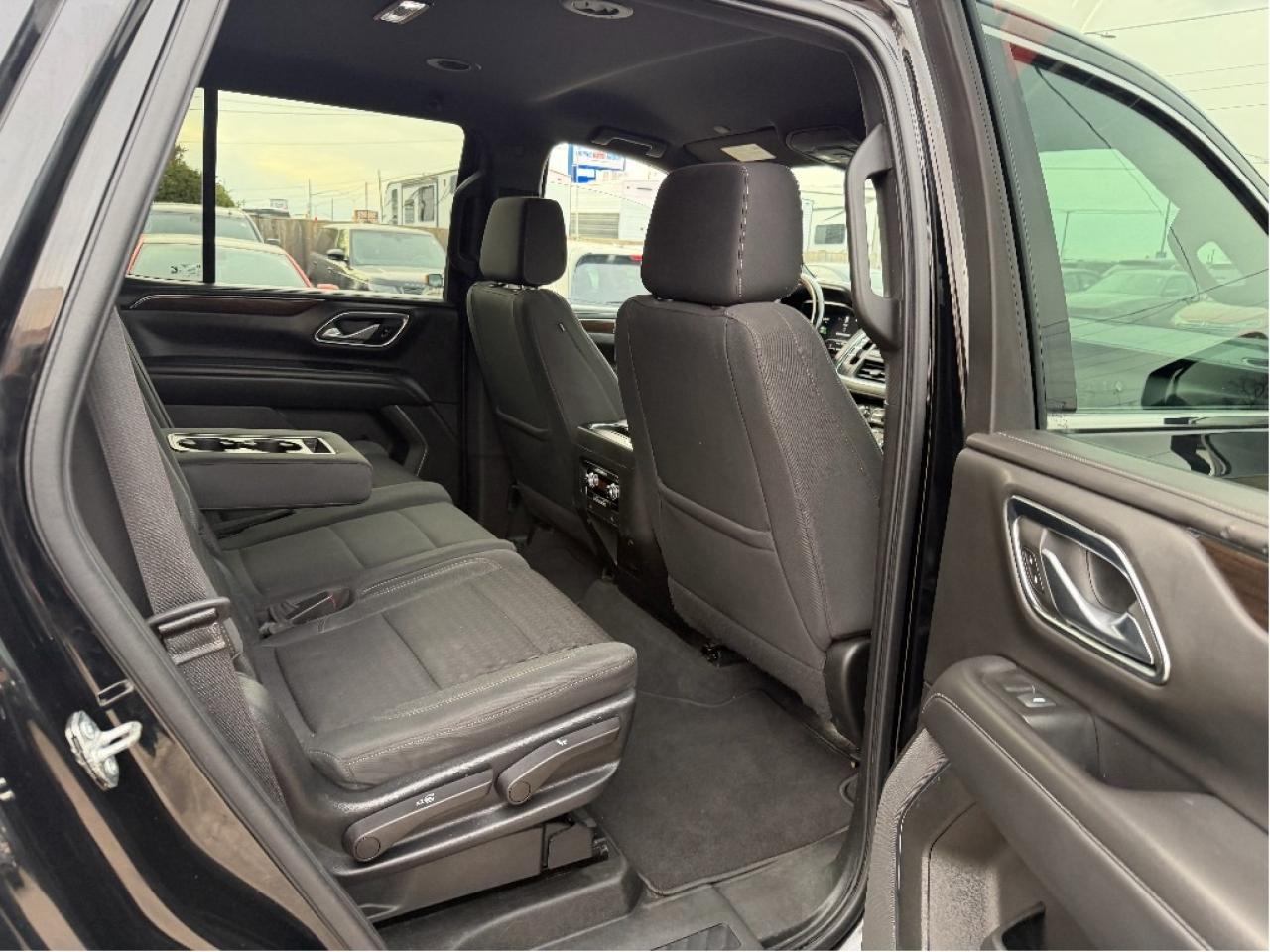 2022 GMC Yukon SLE Photo