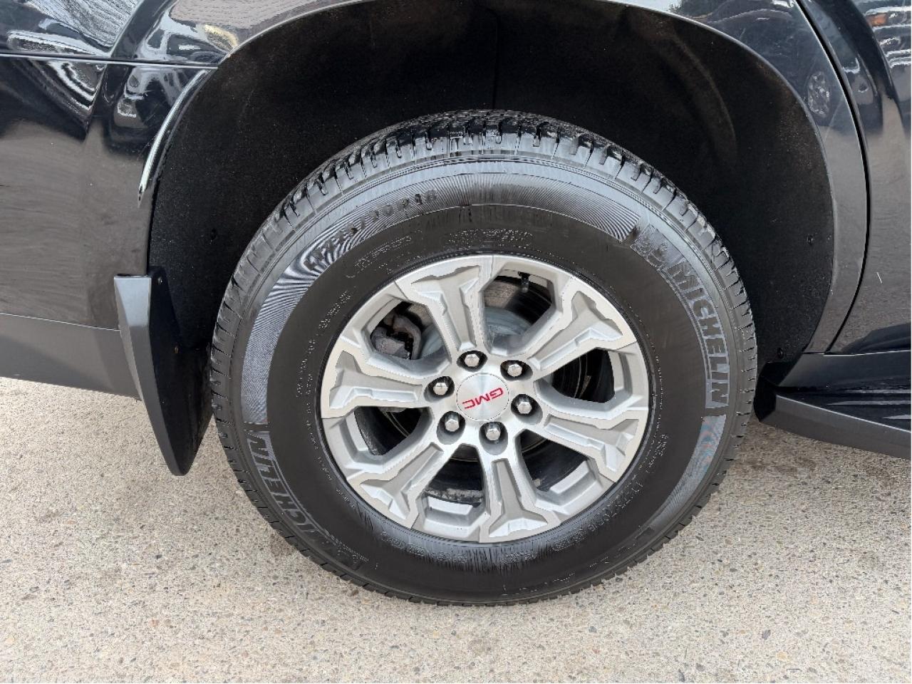 2022 GMC Yukon SLE Photo