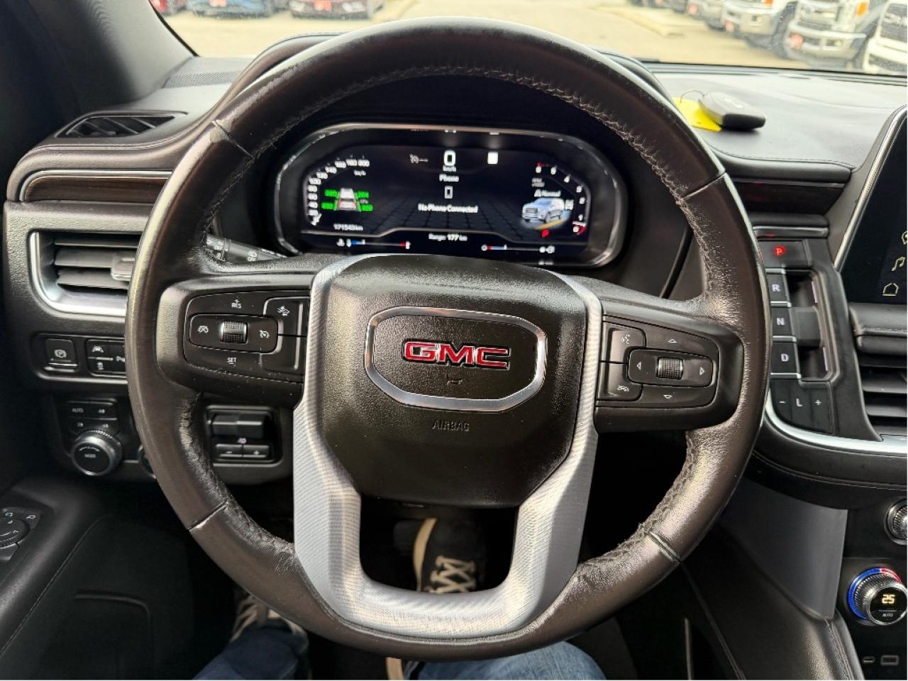 2022 GMC Yukon SLE Photo