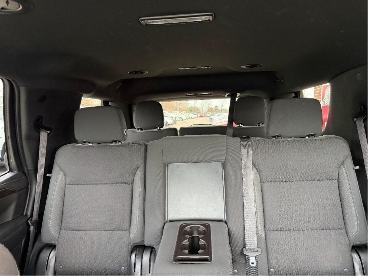 2022 GMC Yukon SLE Photo