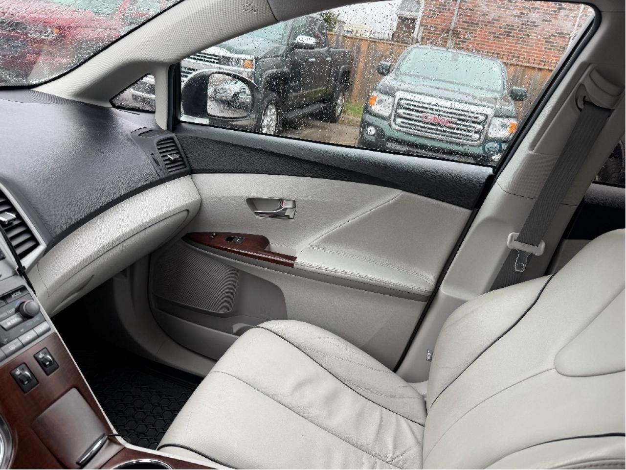 2011 Toyota Venza Loaded, Low Low Kms, Mint Condition Photo