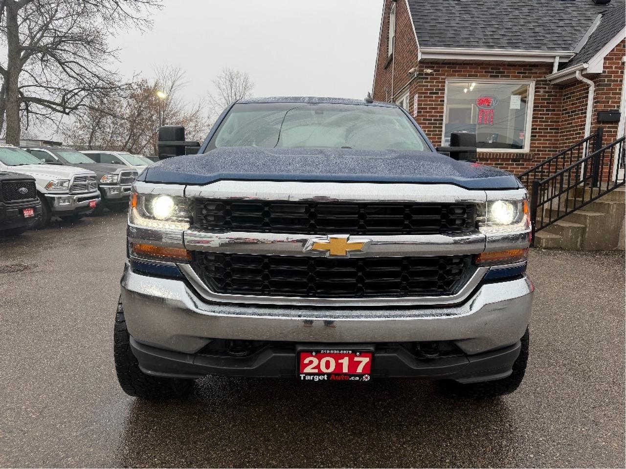 2017 Chevrolet Silverado 1500 Lifted, Very Well Maintained, Drives Great !! Photo1
