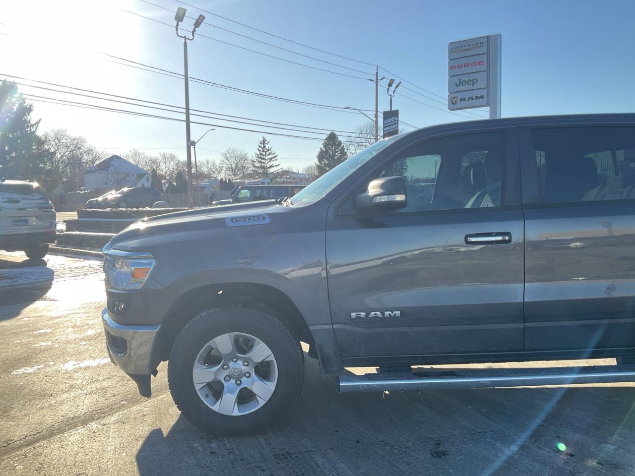 2020 RAM 1500 Crew Cab BIG HORN LVL 1 / RMT START / V6 / APPLE CARPLAY Photo