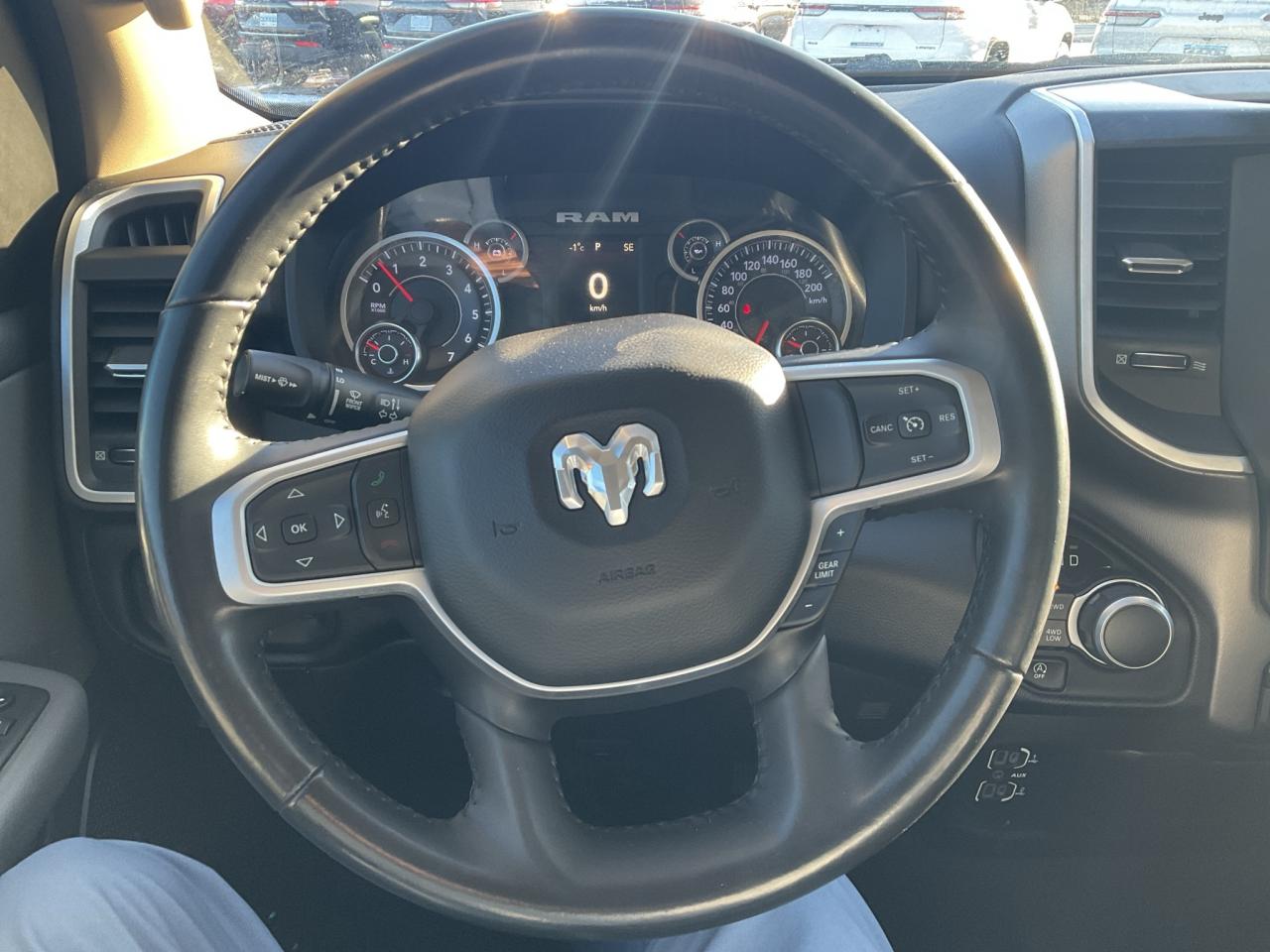 2020 RAM 1500 Crew Cab BIG HORN LVL 1 / RMT START / V6 / APPLE CARPLAY Photo