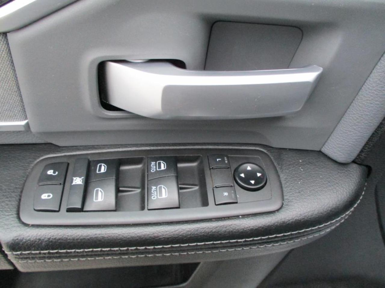 2021 RAM 3500 BIG HORN CREW 4X4 - Photo #10