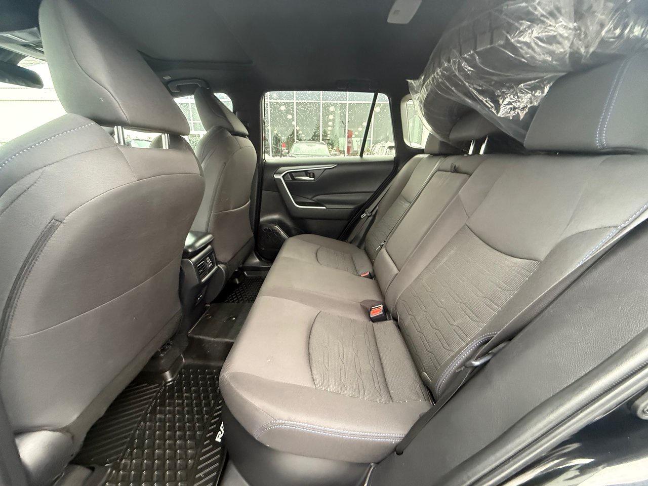 2024 Toyota RAV4 Hybrid SE Photo