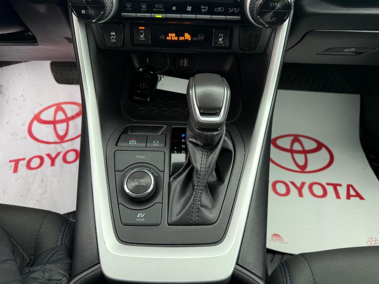 2024 Toyota RAV4 Hybrid SE Photo