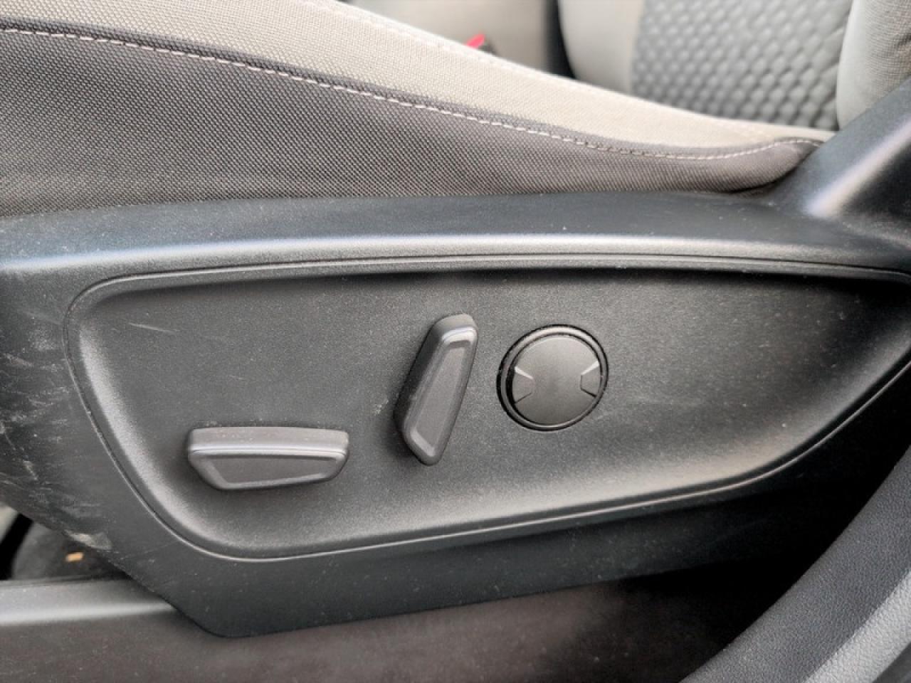 2020 Ford Escape SE Photo