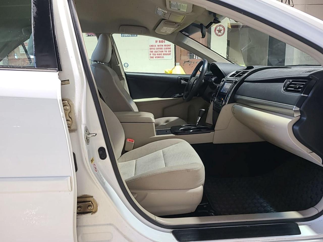 2014 Toyota Camry LE - Photo #5