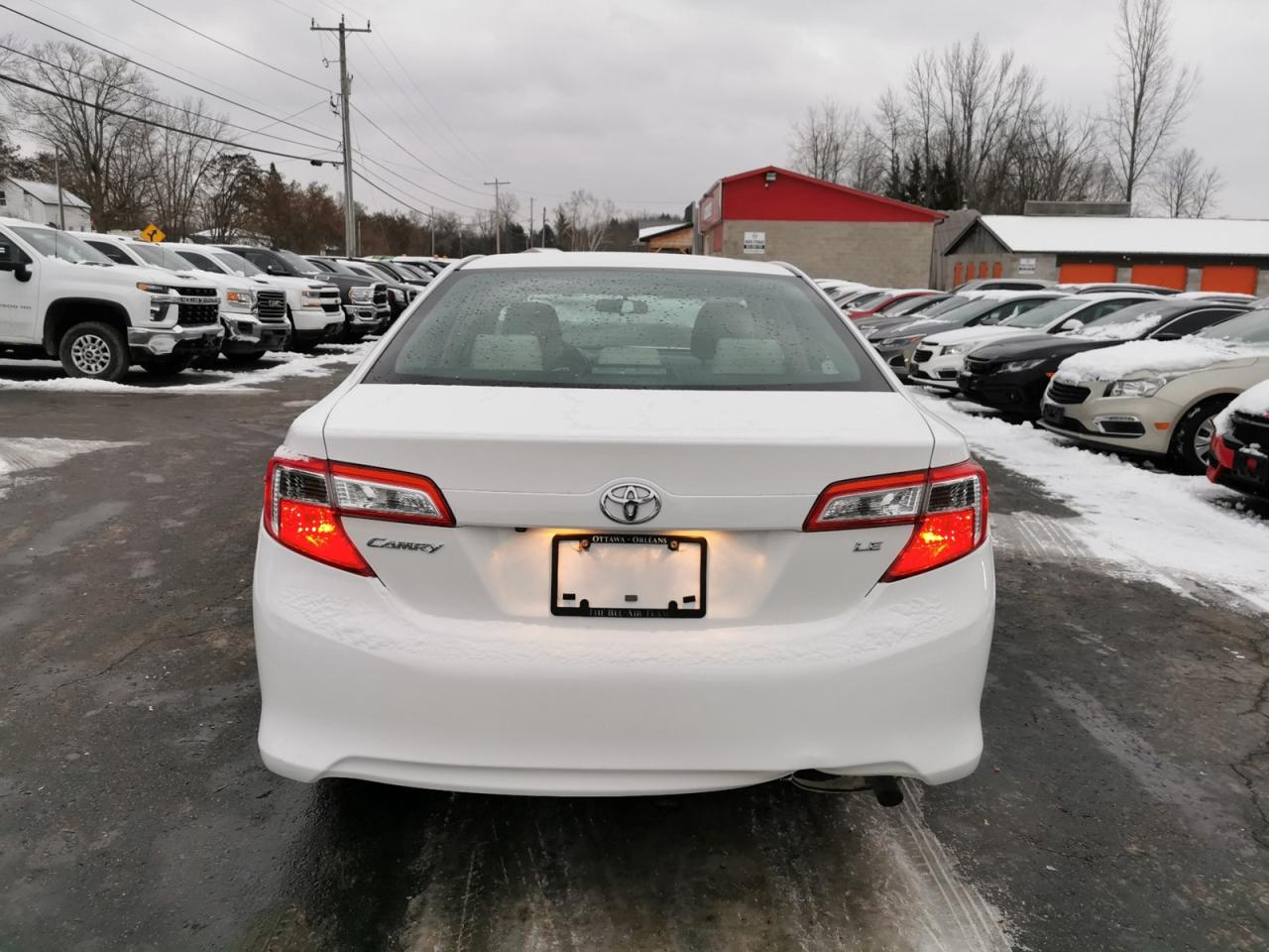 2014 Toyota Camry LE Photo3