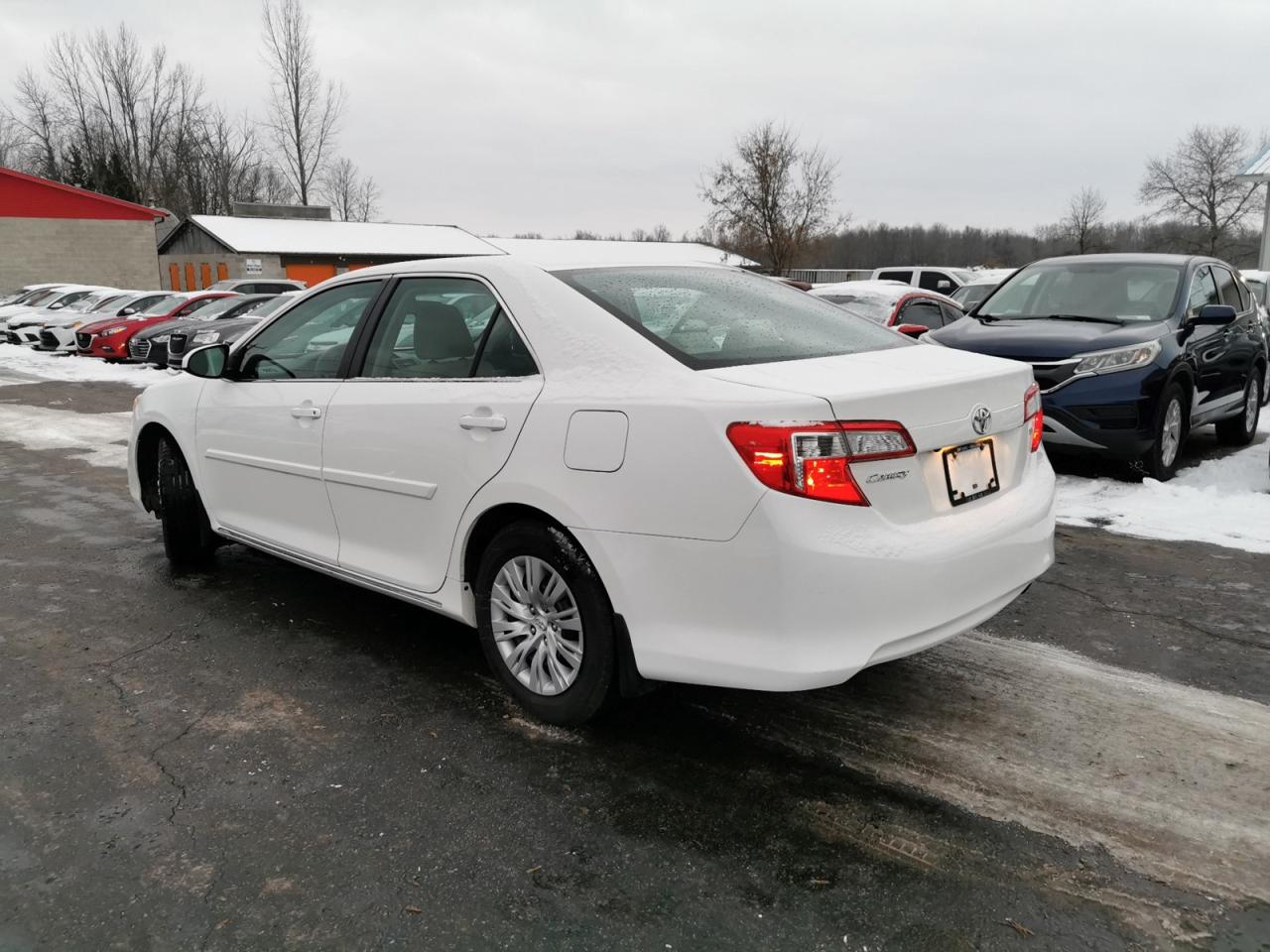 2014 Toyota Camry LE Photo2