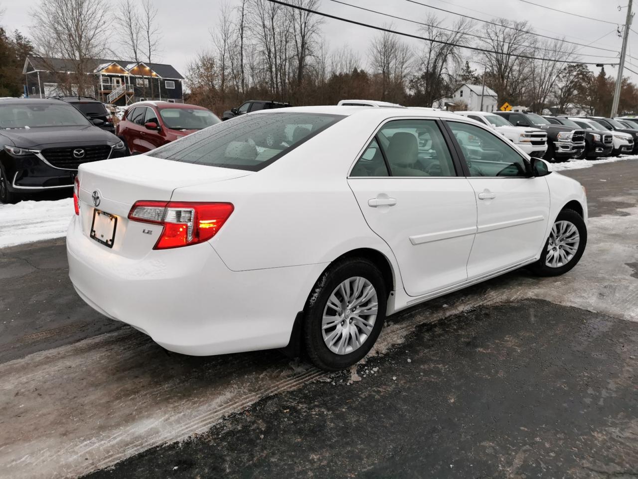 2014 Toyota Camry LE Photo4