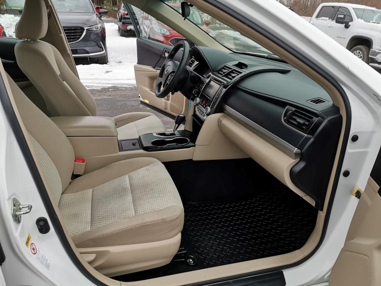 2014 Toyota Camry LE Photo