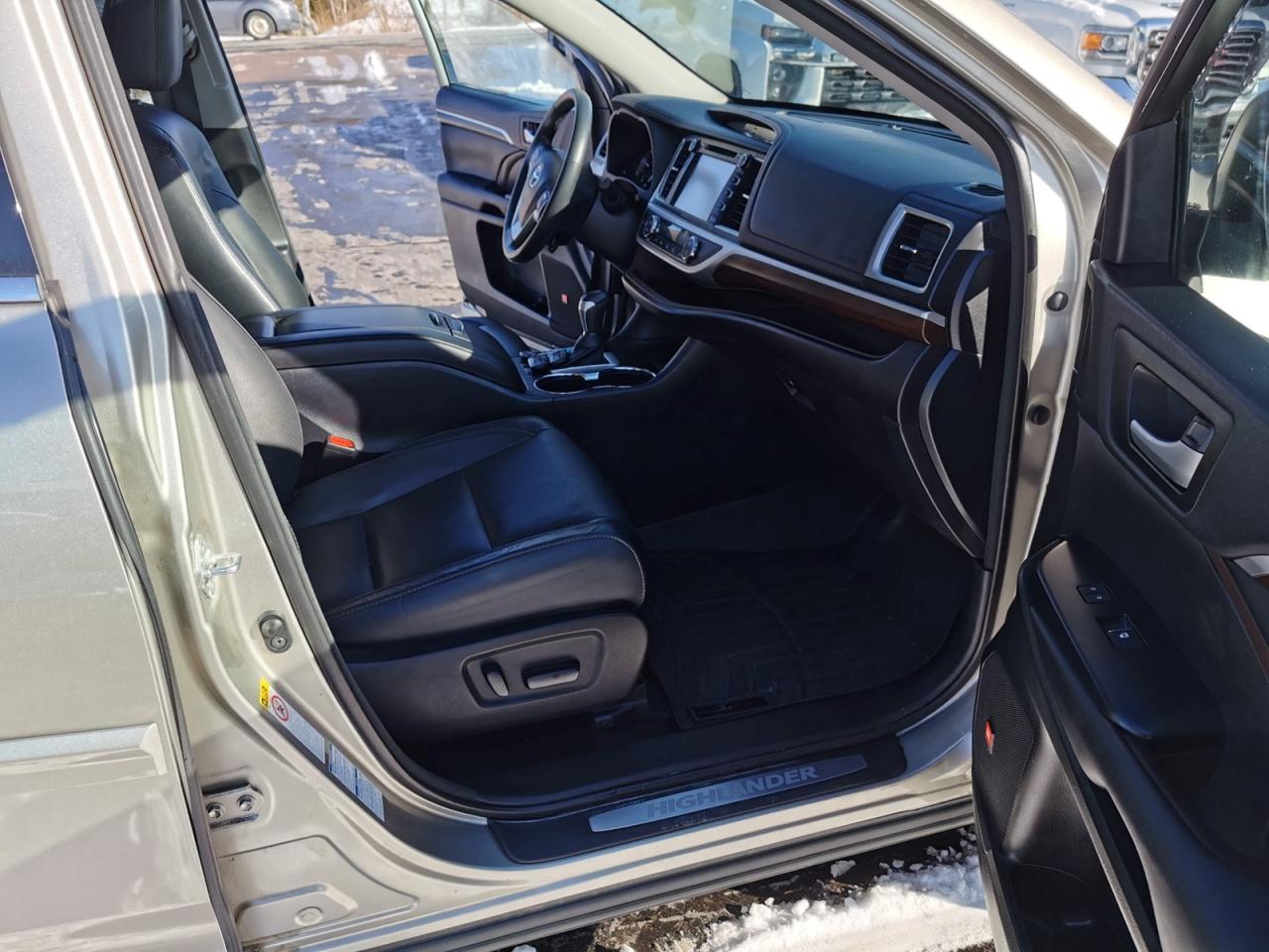 2015 Toyota Highlander Limited V6 Photo