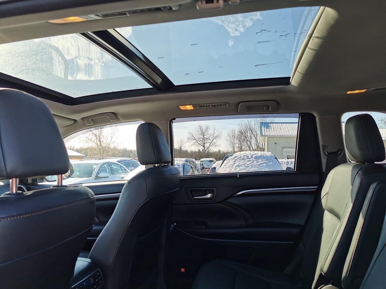 2015 Toyota Highlander Limited V6 Photo