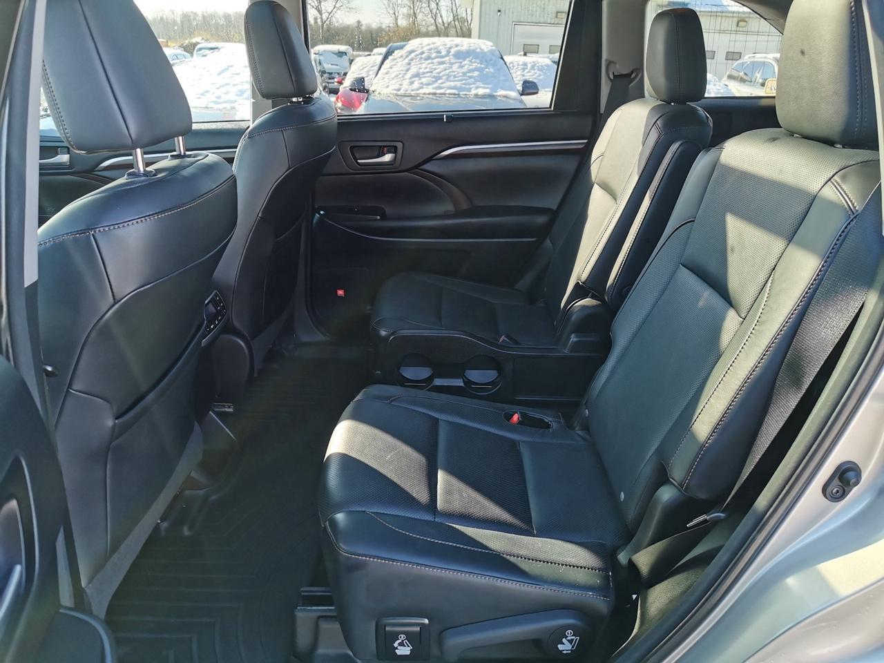 2015 Toyota Highlander Limited V6 Photo