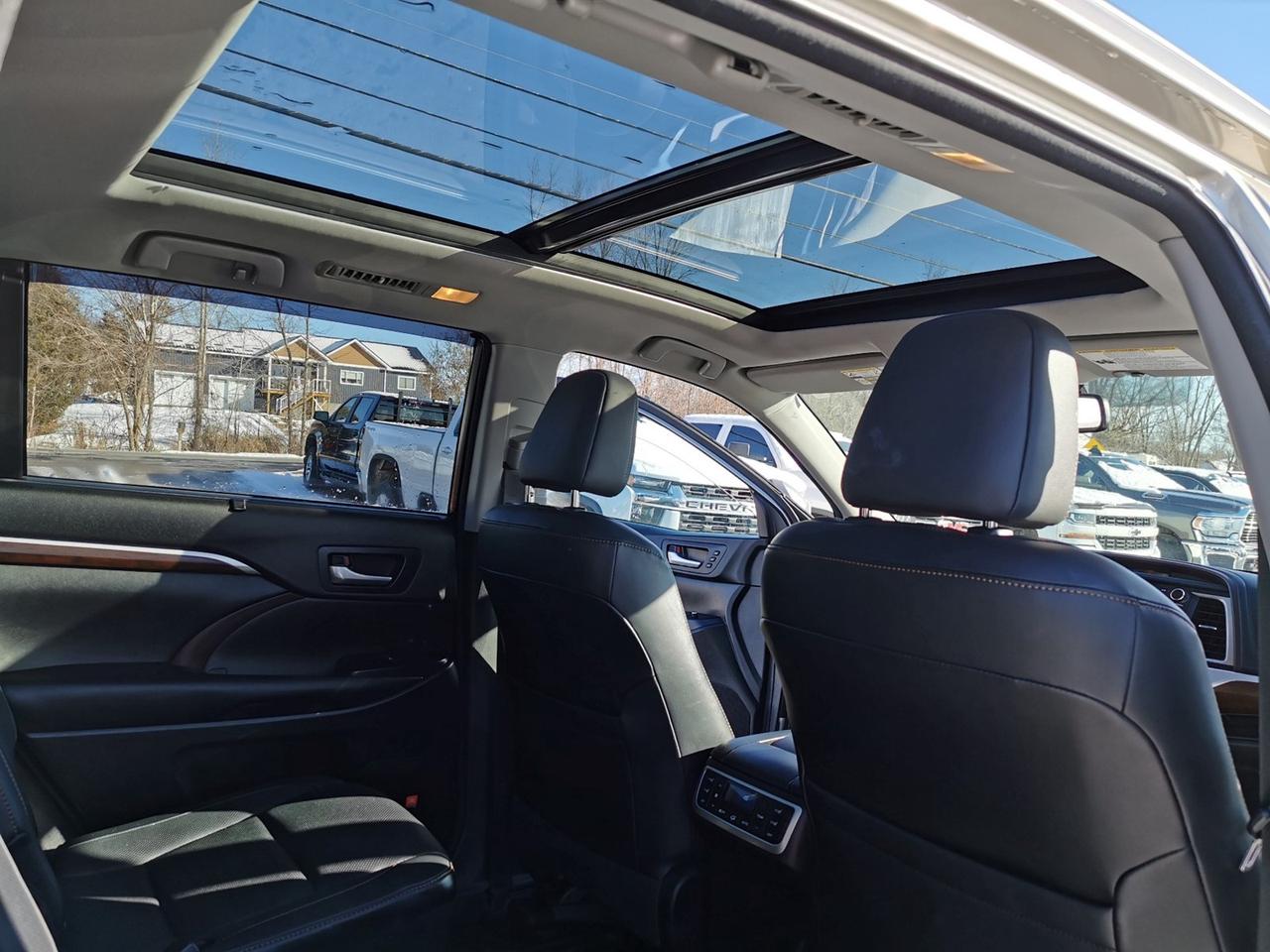 2015 Toyota Highlander Limited V6 Photo