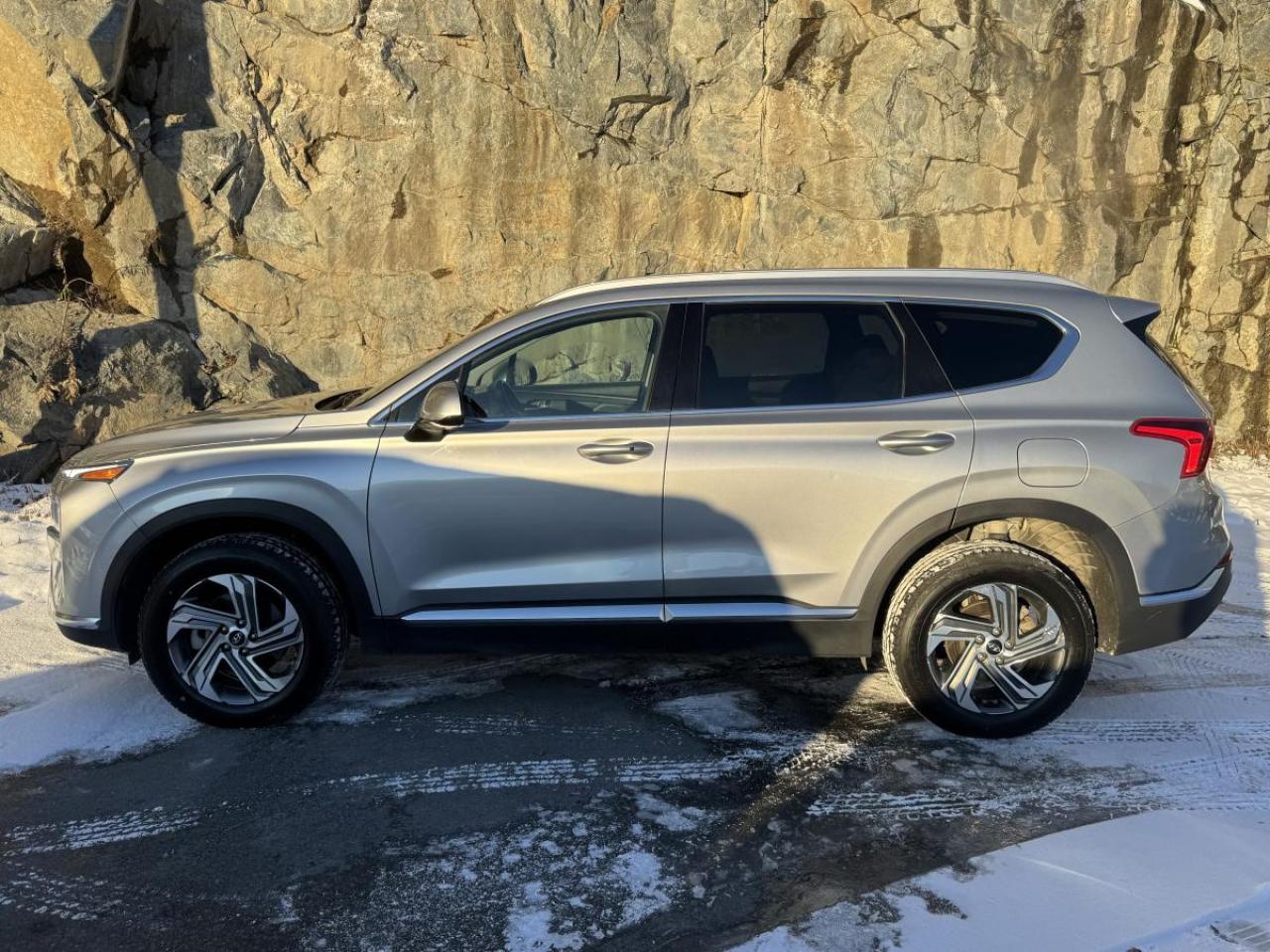 2023 Hyundai Santa Fe Preferred AWD Photo3