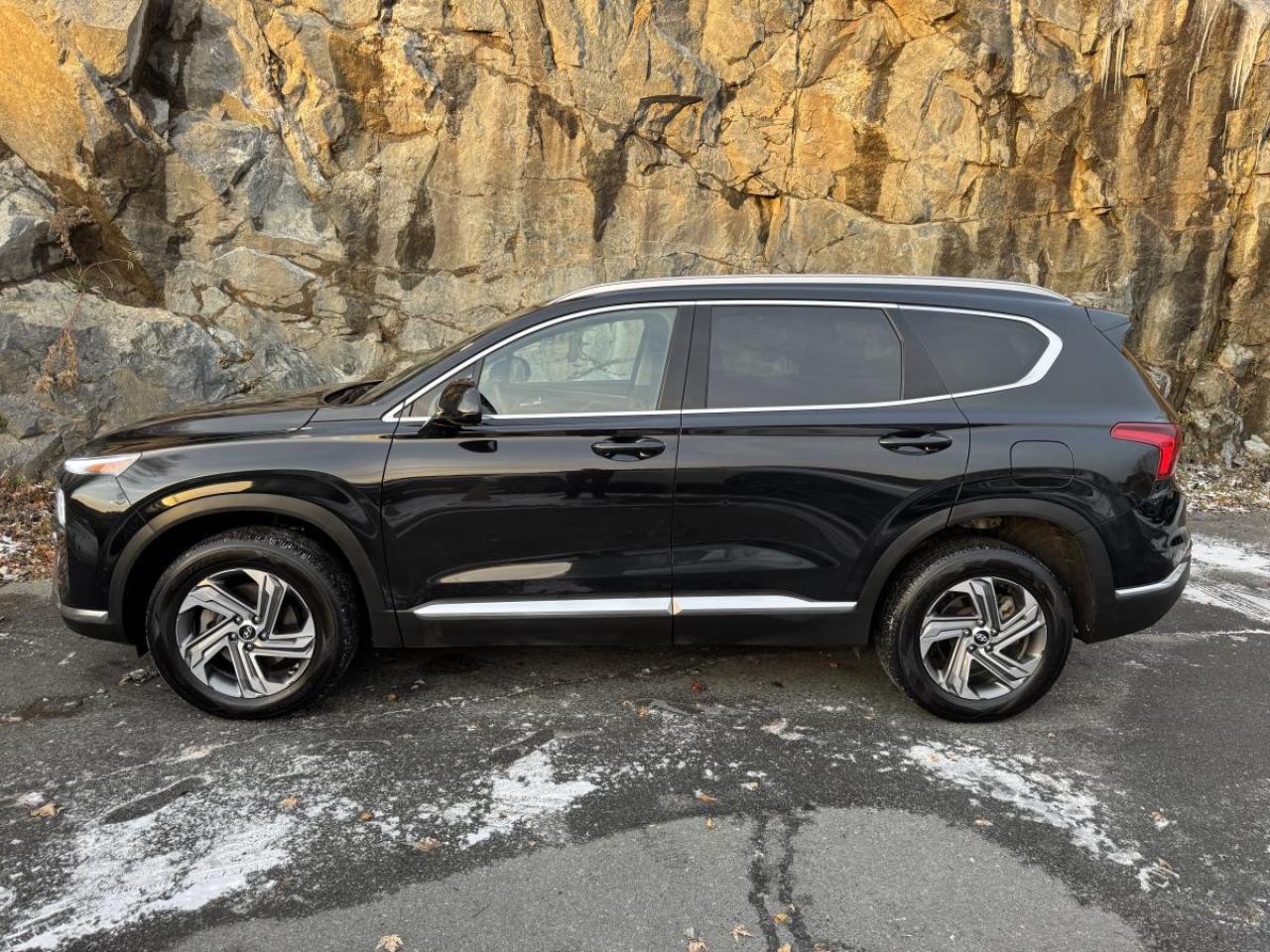 2023 Hyundai Santa Fe Preferred AWD Photo3