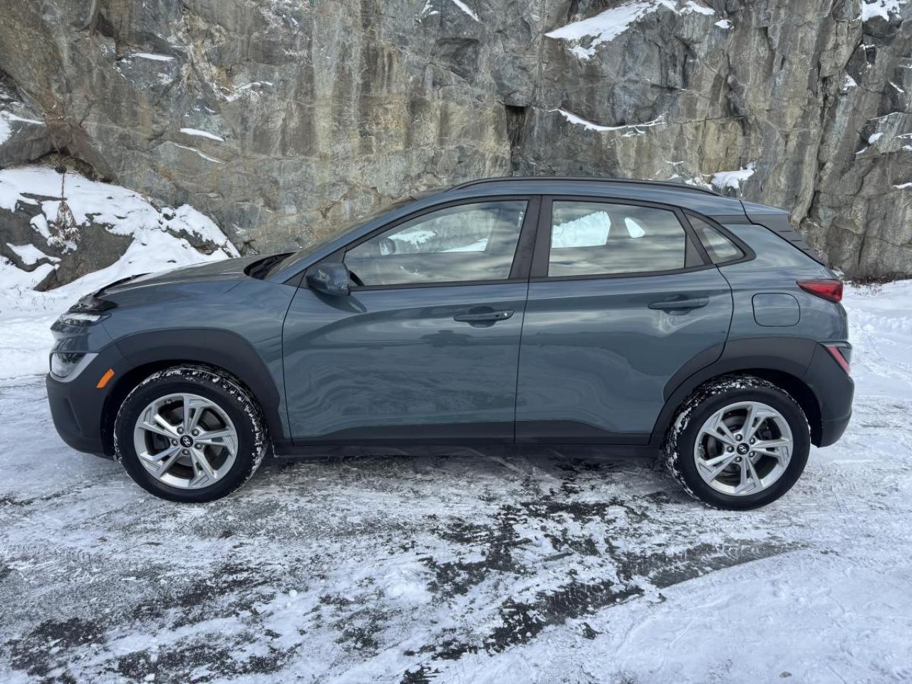 2022 Hyundai KONA 2.0L Preferred AWD w/Sun &amp; Leather Package Photo3